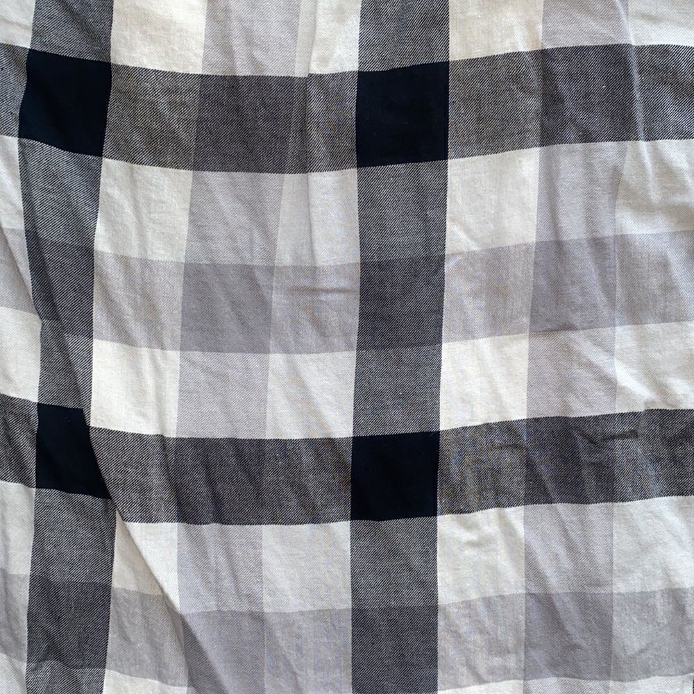 Universal Thread Gray Plaid Button Down Shirt! - Picture 8 of 9
